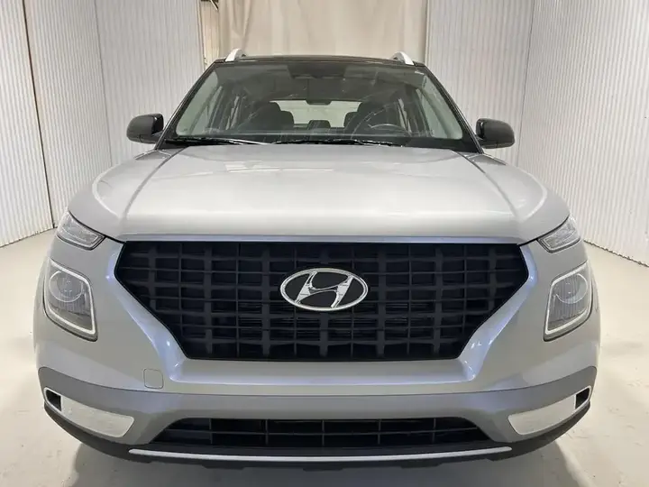 Hyundai Venue 2023 photo 2