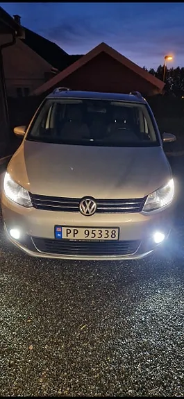 Volkswagen Touran 2011 photo 3