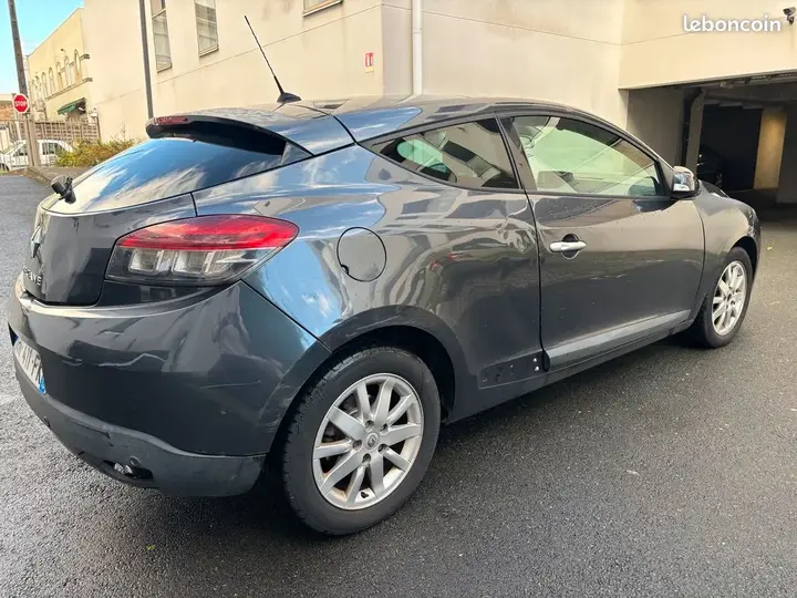 Renault Megane 2010 photo 2