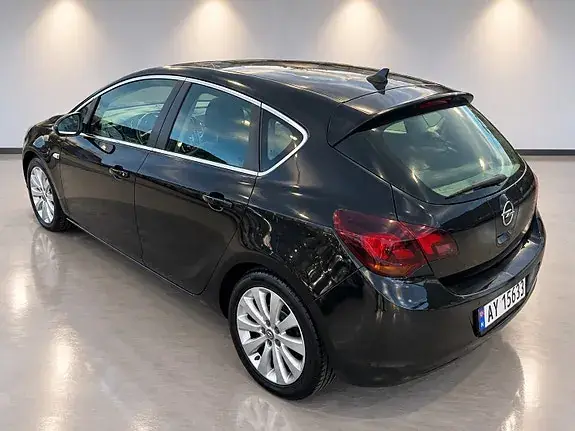 Opel Astra 2010 photo 4