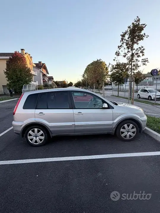 Ford Fusion 2006 photo 2