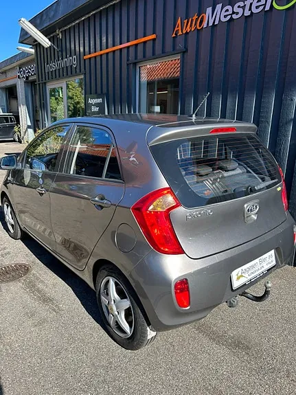 Kia Picanto 2012 photo 2