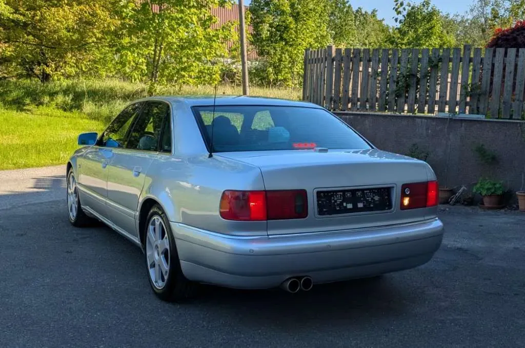 Audi A8 1999 photo 2