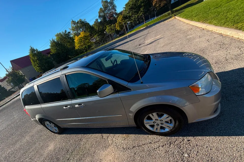 Dodge Caravan 2014 photo 3