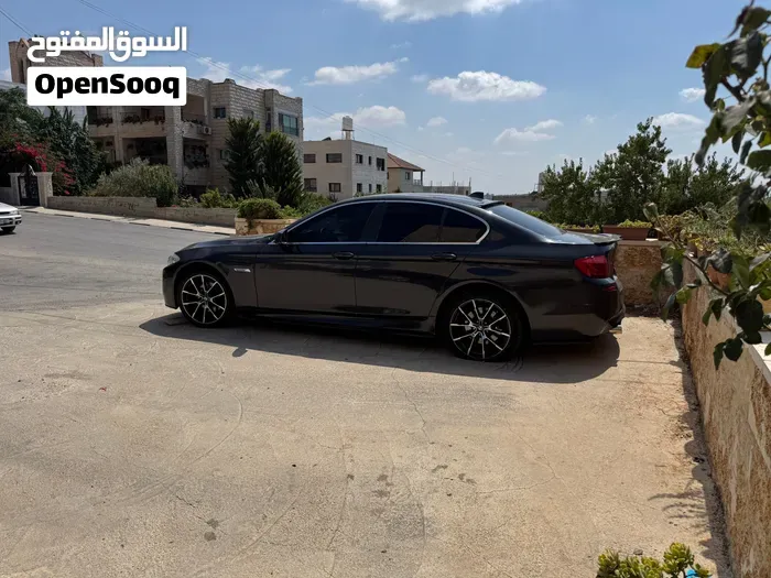 BMW 5 Series 2012 photo 2