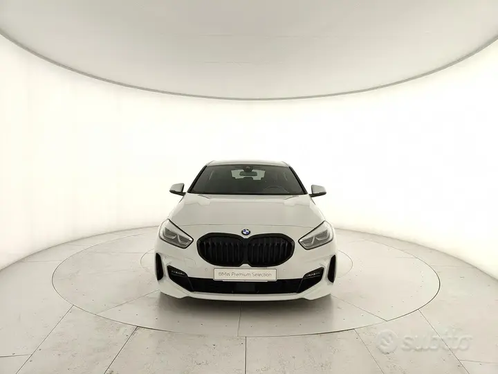 BMW 116D 2023 photo 2