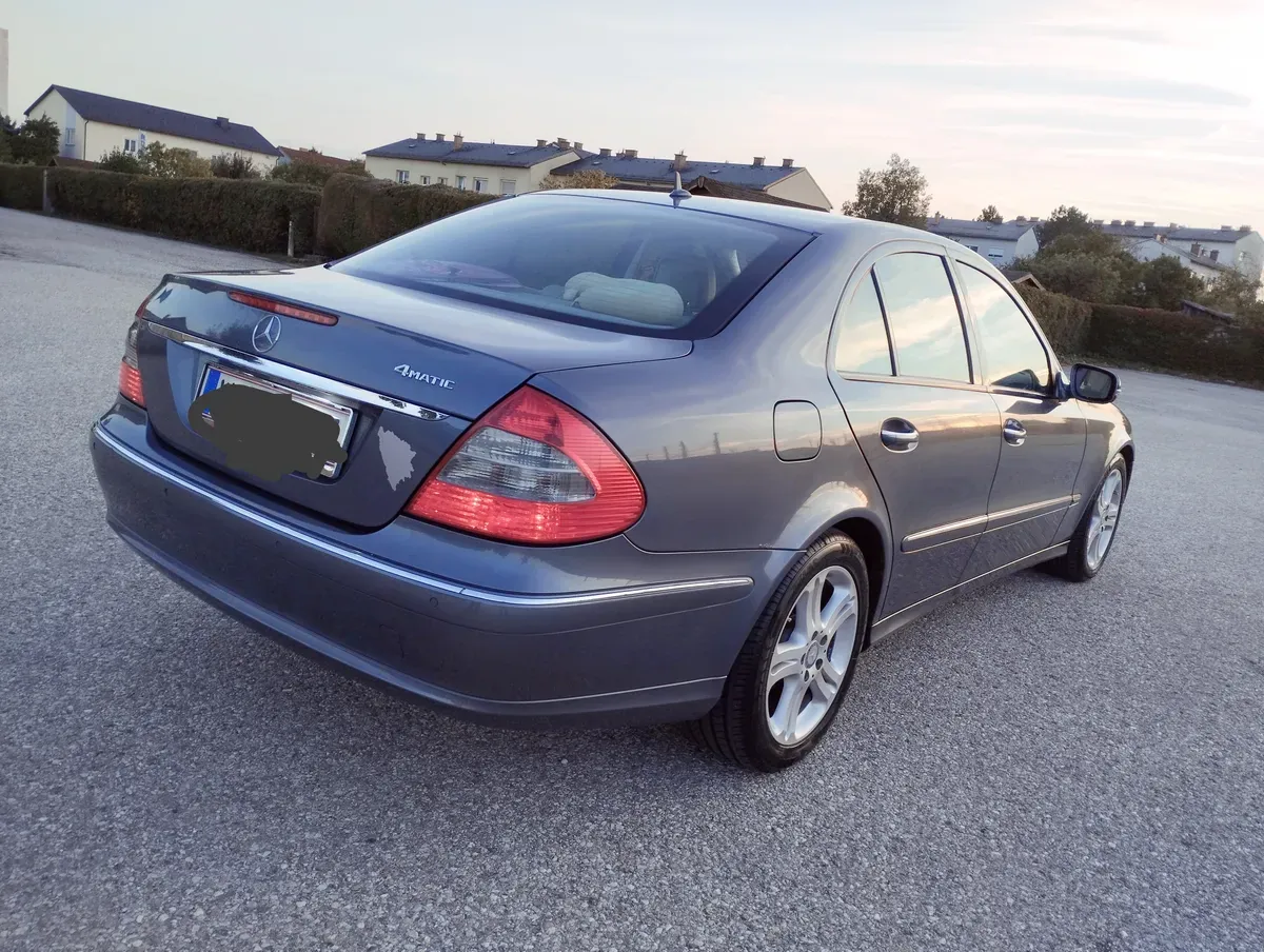 Mercedes-Benz E-Class 2006 photo 2
