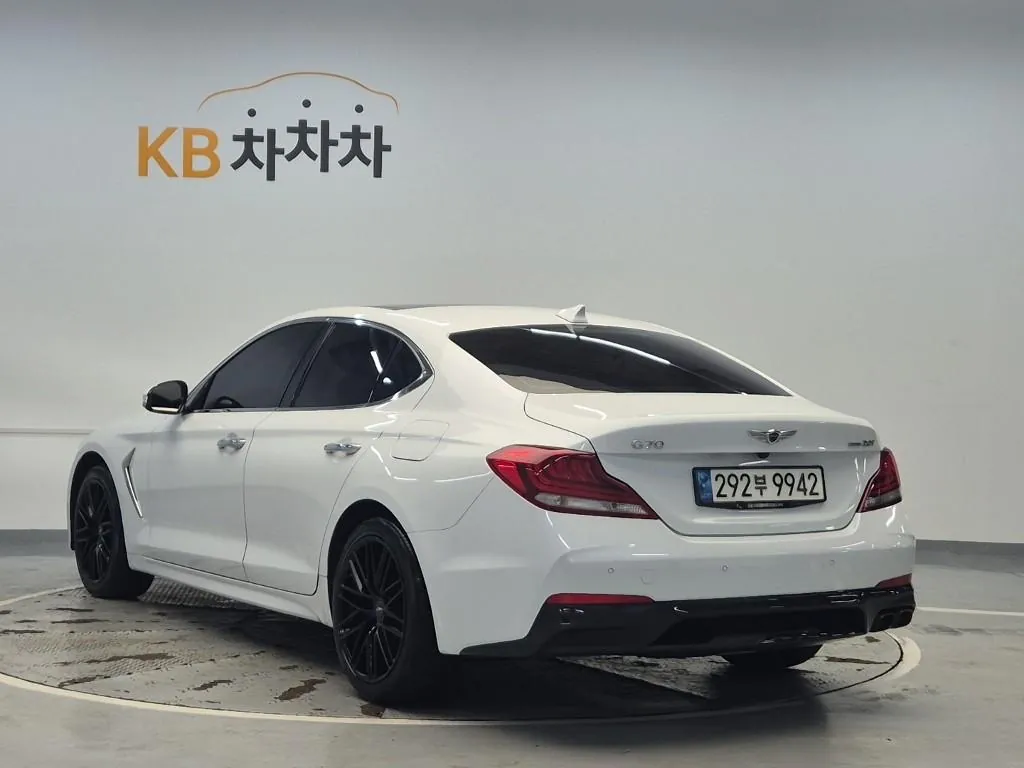 Genesis G70 2019 photo 2