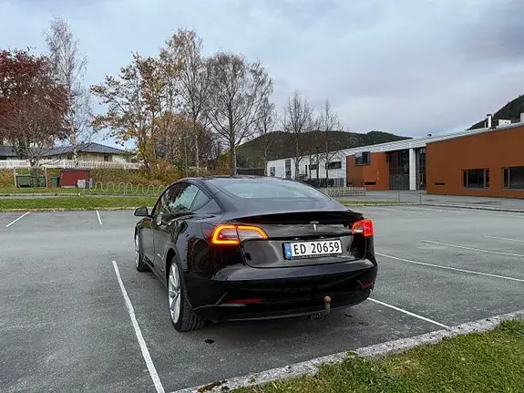 Tesla Model 3 2022 photo 3