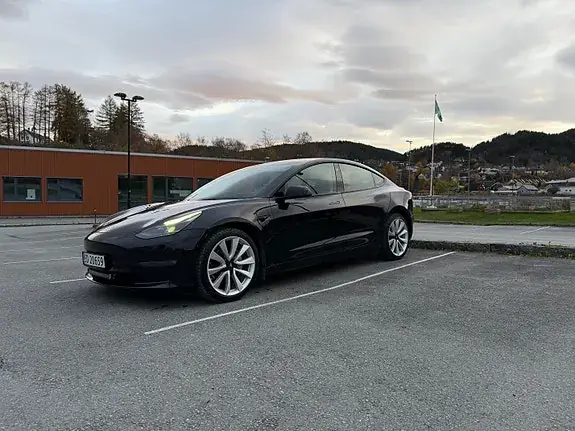 Tesla Model 3 2022 photo 2