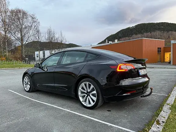 Tesla Model 3 2022 photo 4