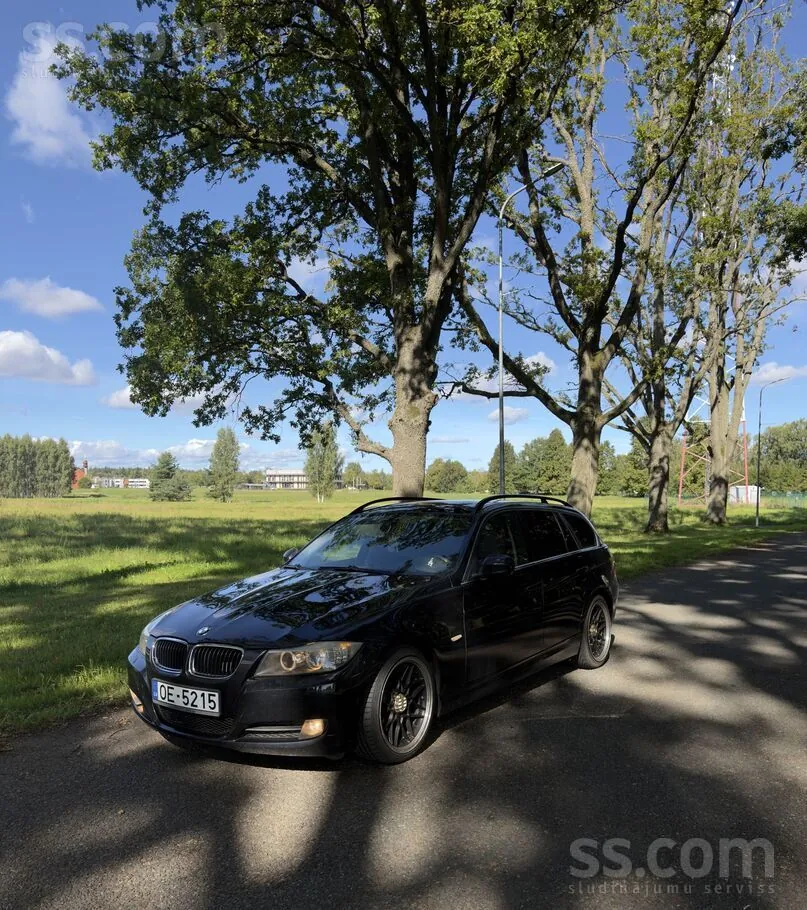 BMW 318 2009 photo 2