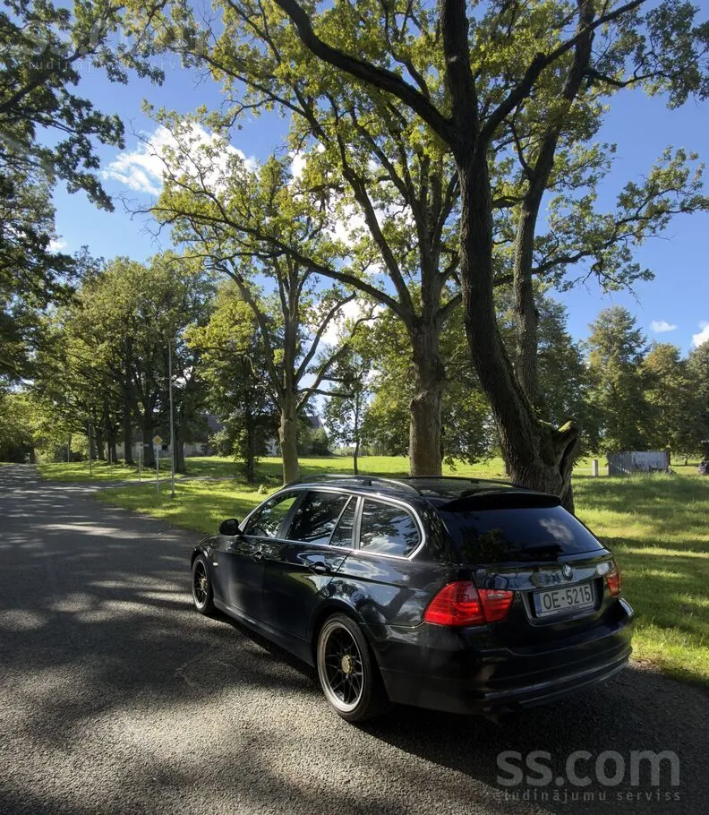 BMW 318 2009 photo 5