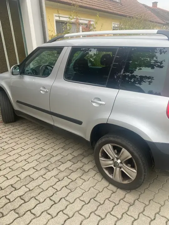Skoda Yeti 2012 photo 2