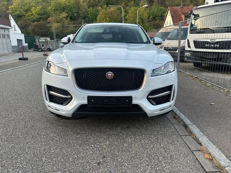 Jaguar F-Pace