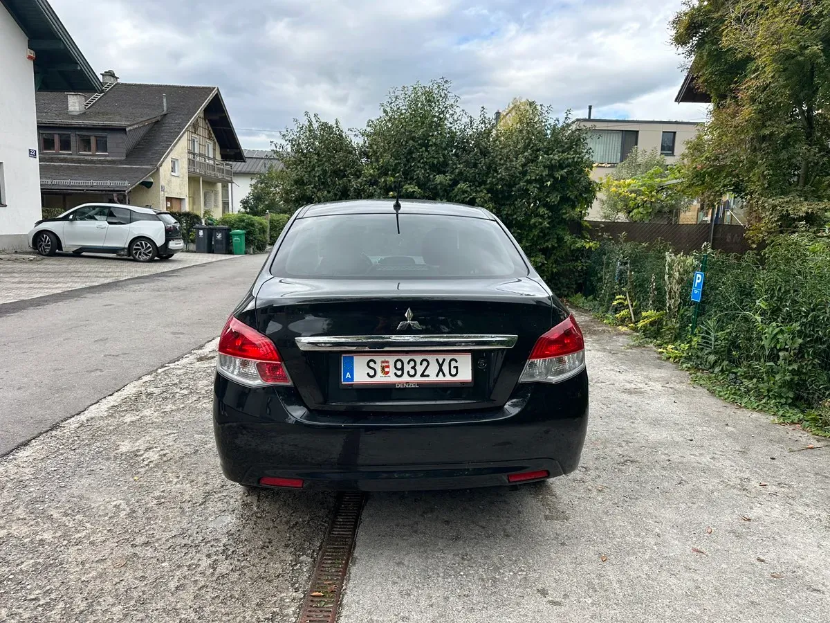 Mitsubishi Attrage