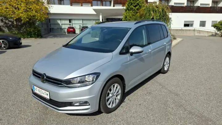 Volkswagen Touran 2023 photo 2