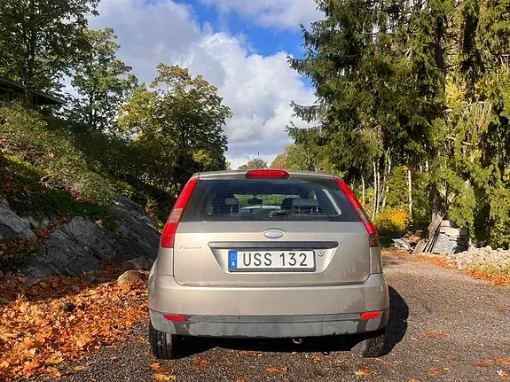 Ford Fiesta 2004 photo 4