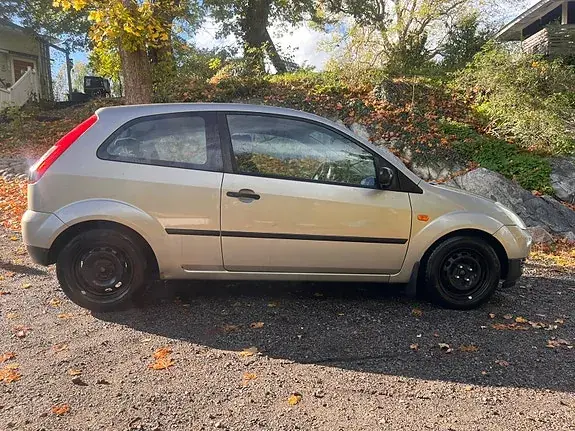 Ford Fiesta 2004 photo 3