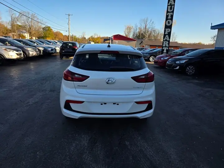 Hyundai Accent 2018 photo 4