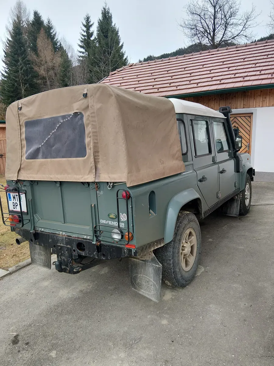 Land Rover Defender 2010 photo 3