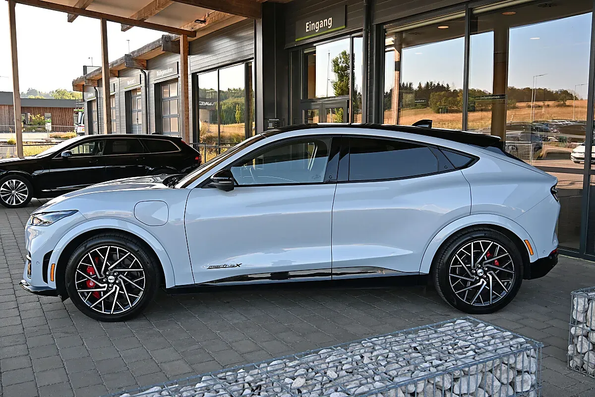 Ford Mustang Mach-E 2022 photo 2