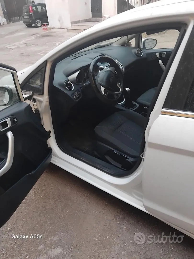 Ford Fiesta 2012 photo 4