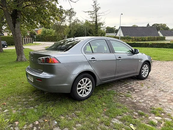 Mitsubishi Lancer 2014 photo 4