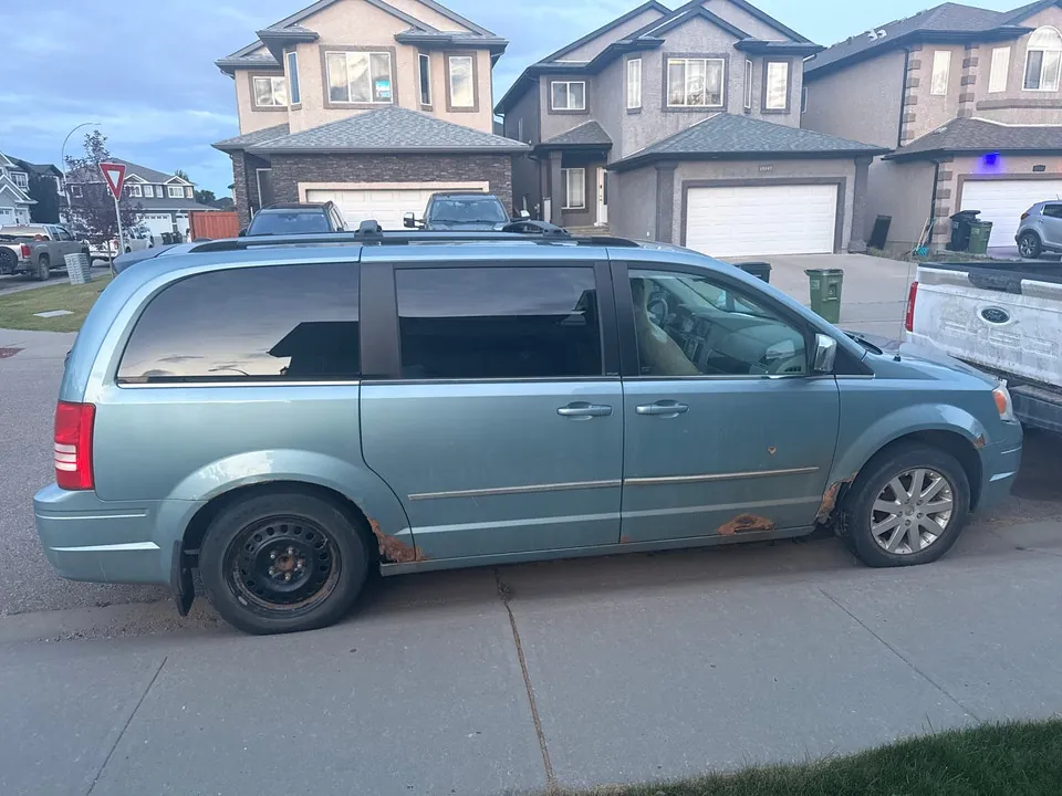 Chrysler Town & Country 2010 photo 4