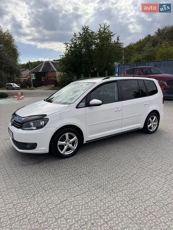 Volkswagen Touran 2013 photo 2