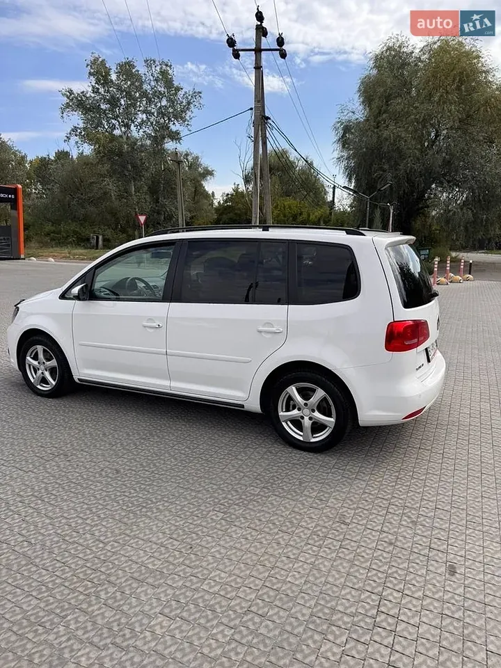 Volkswagen Touran 2013 photo 4