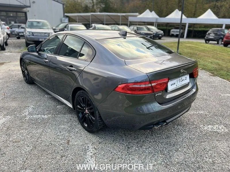 Jaguar Xe 2018 photo 5