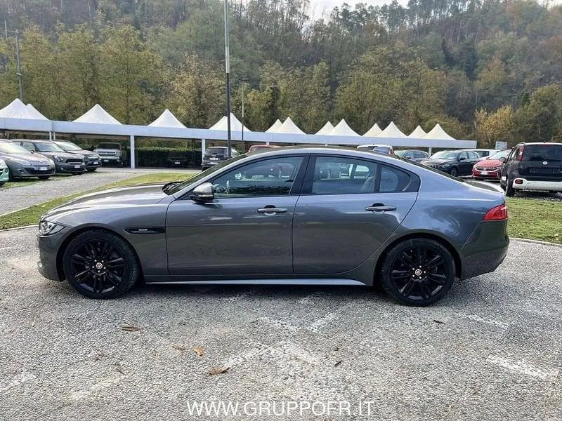 Jaguar Xe 2018 photo 4