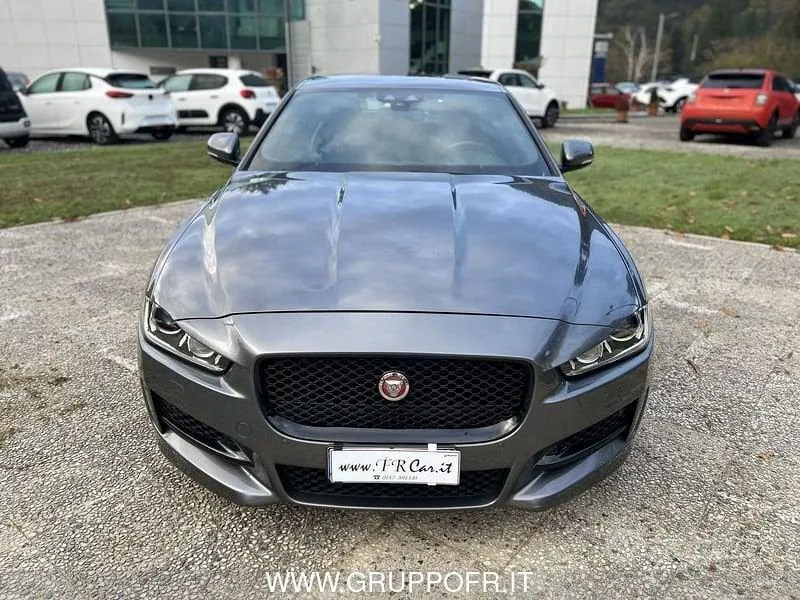 Jaguar Xe 2018 photo 2