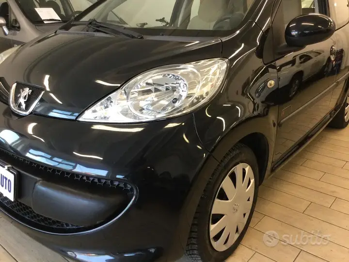 Peugeot 107 2006 photo 2