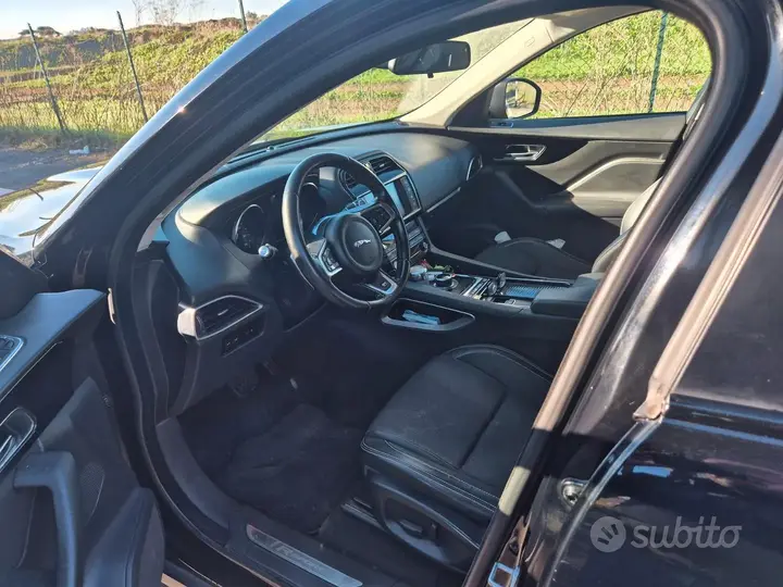 Jaguar F-Pace 2018 photo 5