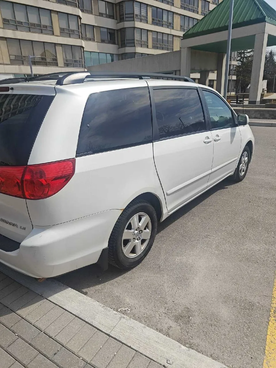 Toyota Sienna 2010 photo 5