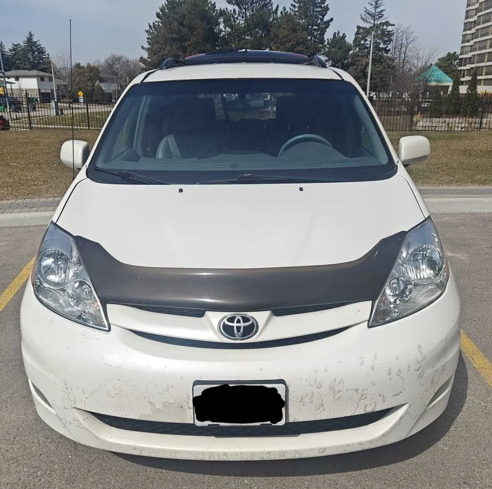 Toyota Sienna 2010 photo 2