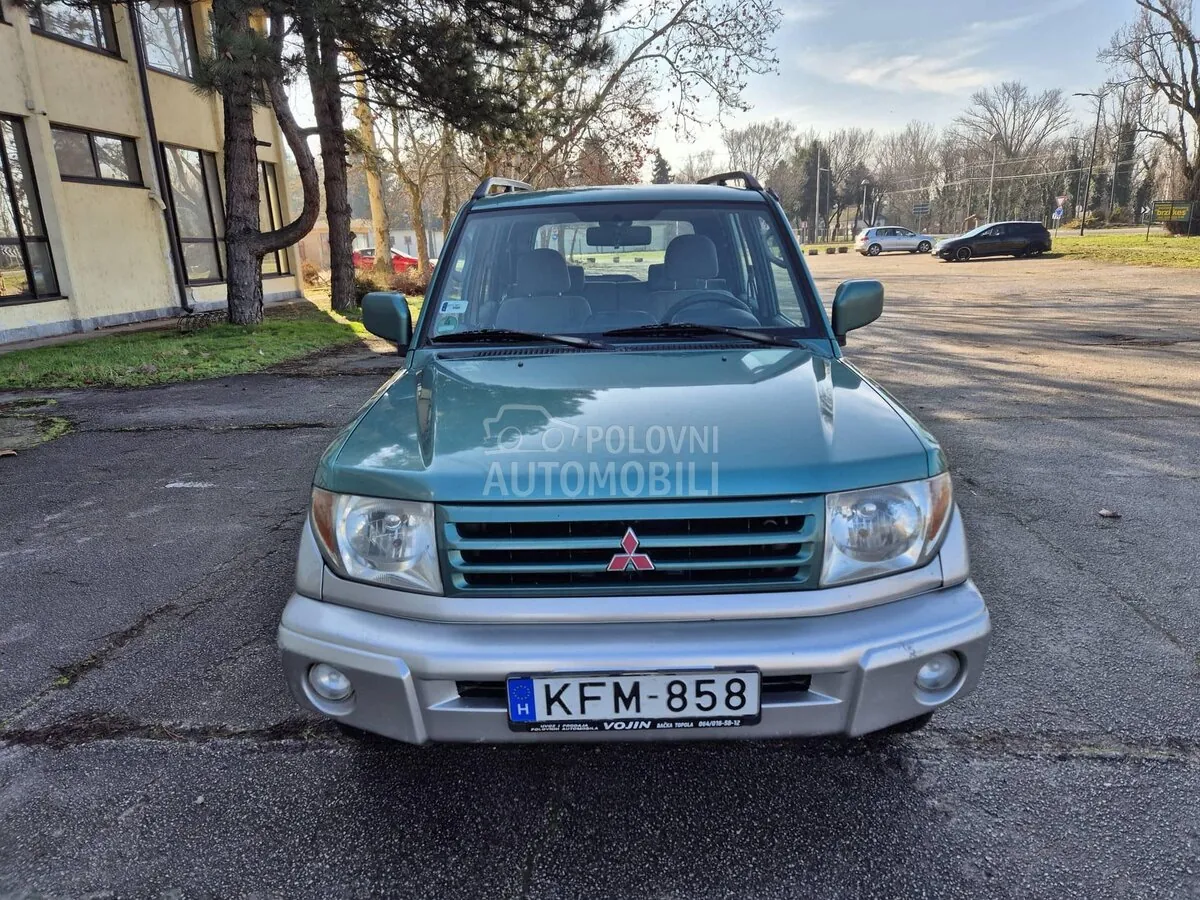 Mitsubishi Pajero 2002 photo 2