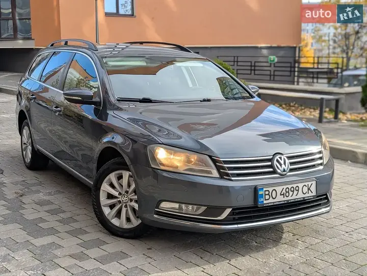 Volkswagen Passat 2011 photo 2