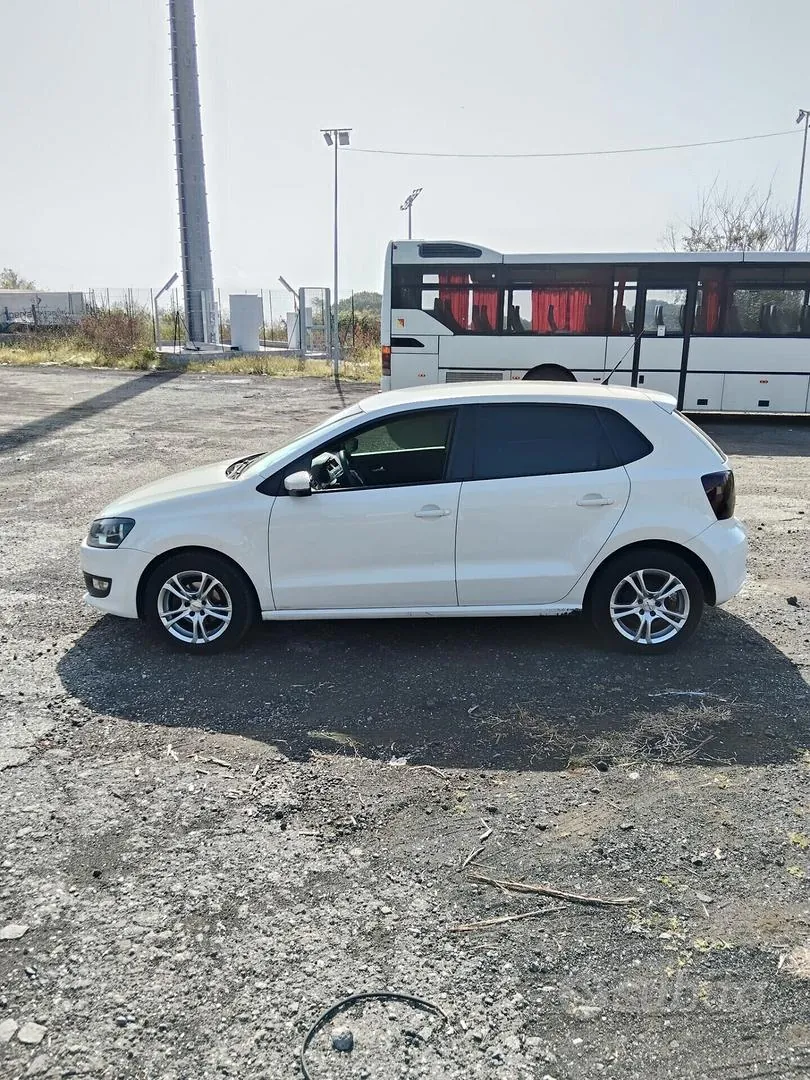 Volkswagen Polo 2011 photo 2
