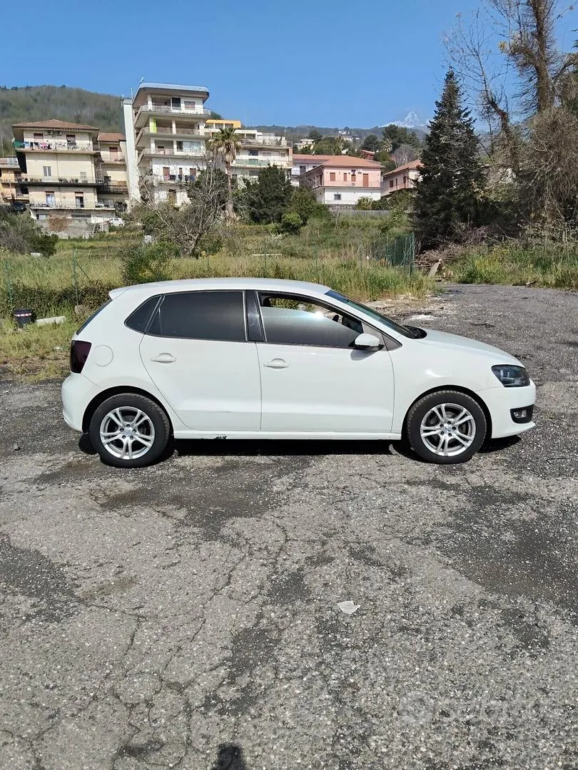 Volkswagen Polo 2011 photo 3