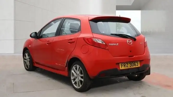 Mazda Mazda2 2013 photo 5