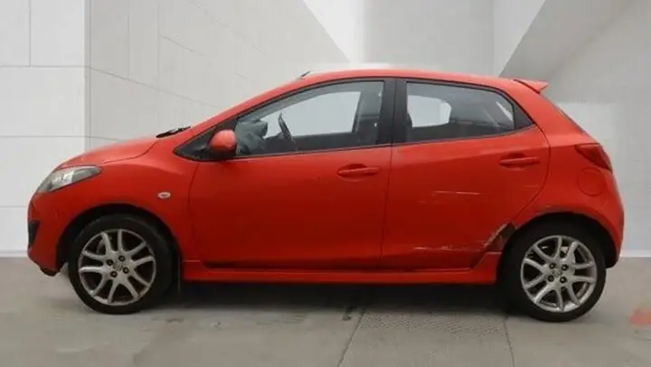 Mazda Mazda2 2013 photo 3