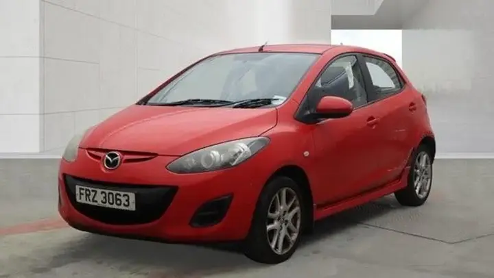 Mazda Mazda2 2013 photo 2