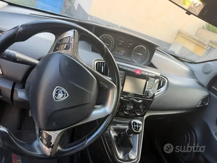 Lancia Ypsilon 2018 photo 2