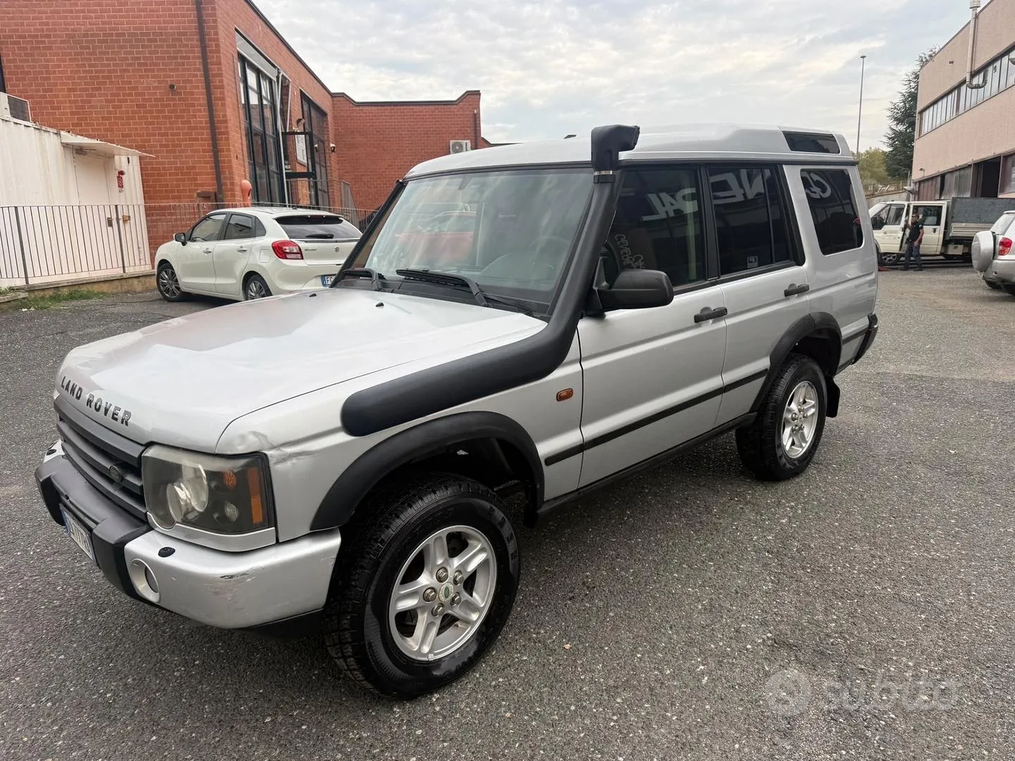 Land Rover Discovery 2003 photo 2