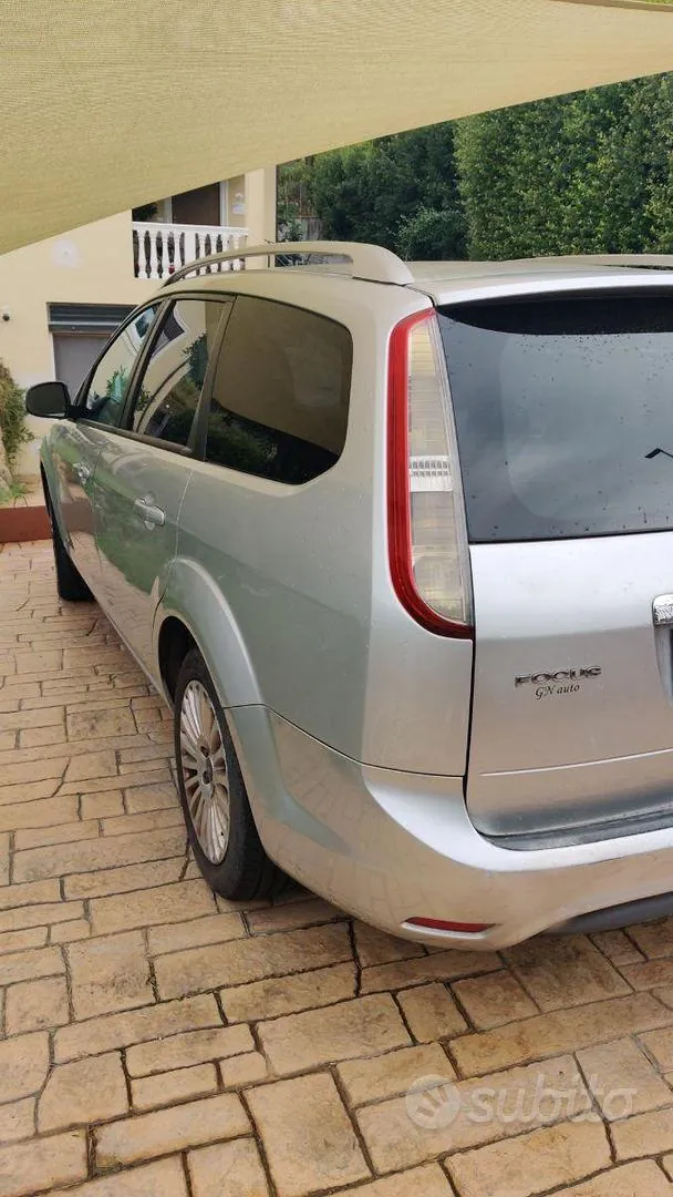 Ford Focus 2009 photo 2