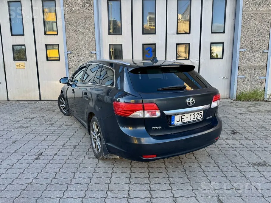 Toyota Avensis 2013 photo 3
