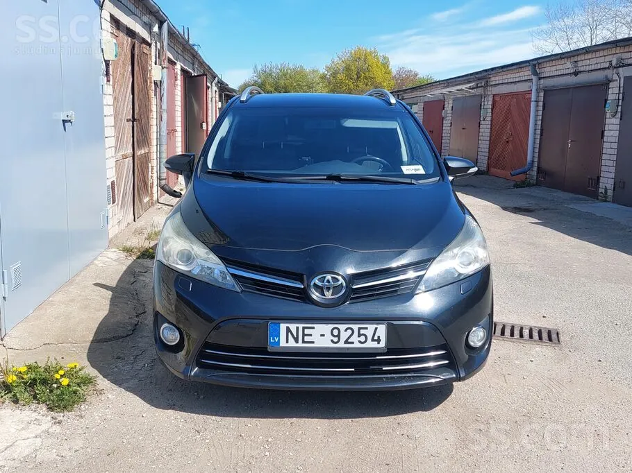 Toyota Verso 2014 photo 2